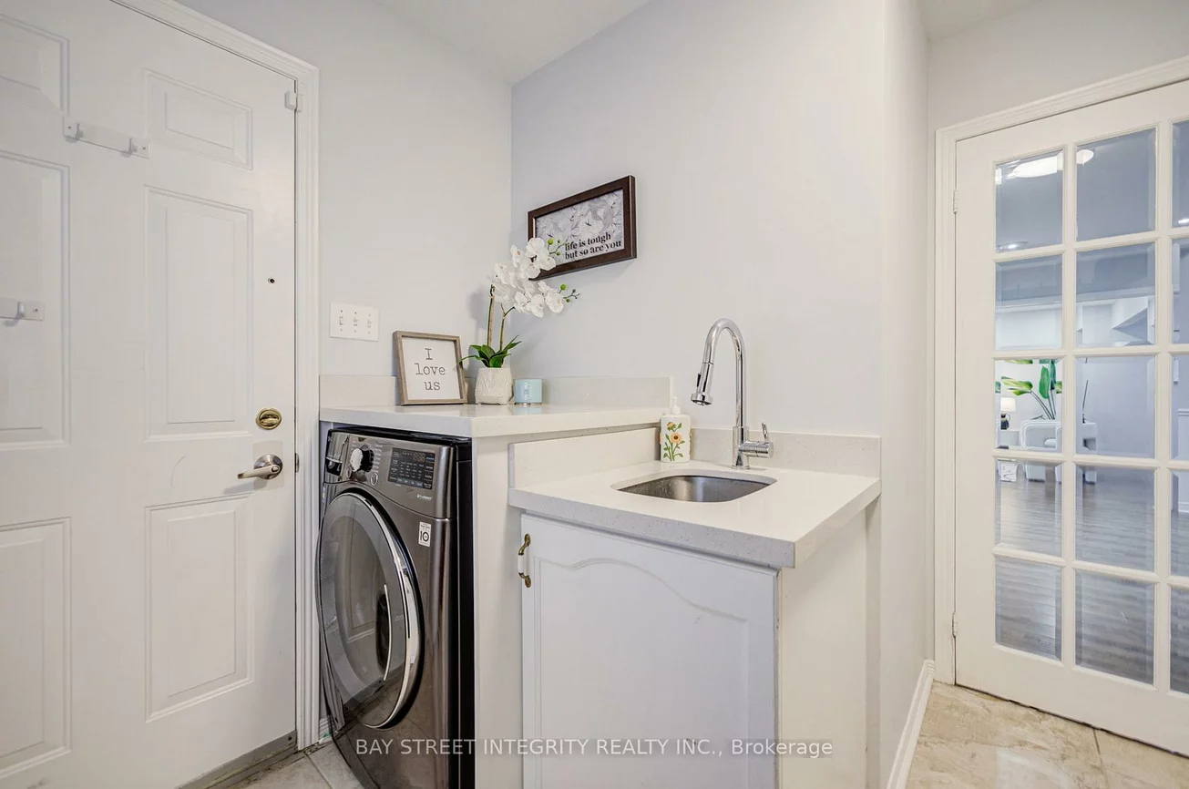 753, College Manor, Gorham-College Manor, Newmarket