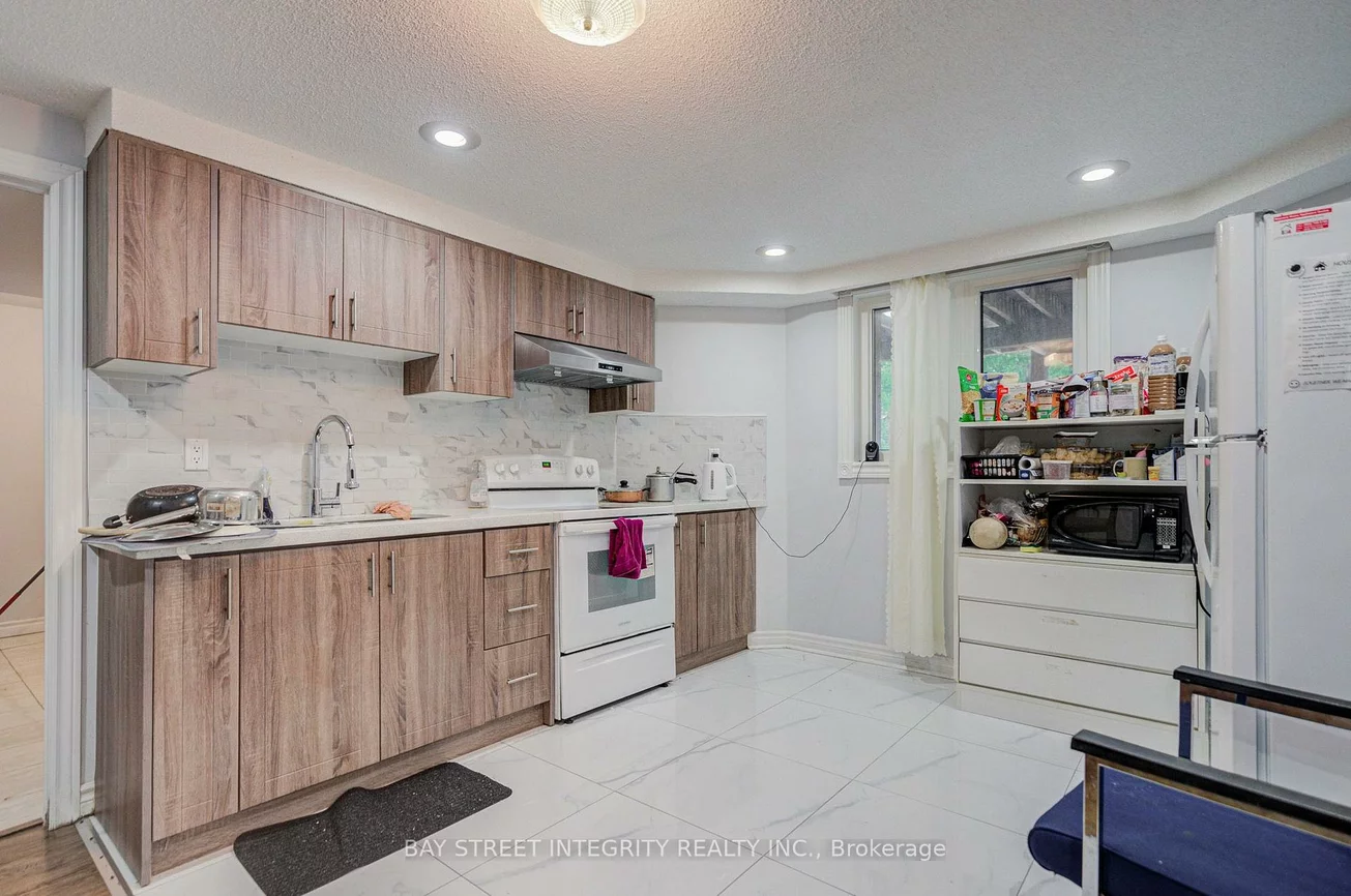 753, College Manor, Gorham-College Manor, Newmarket