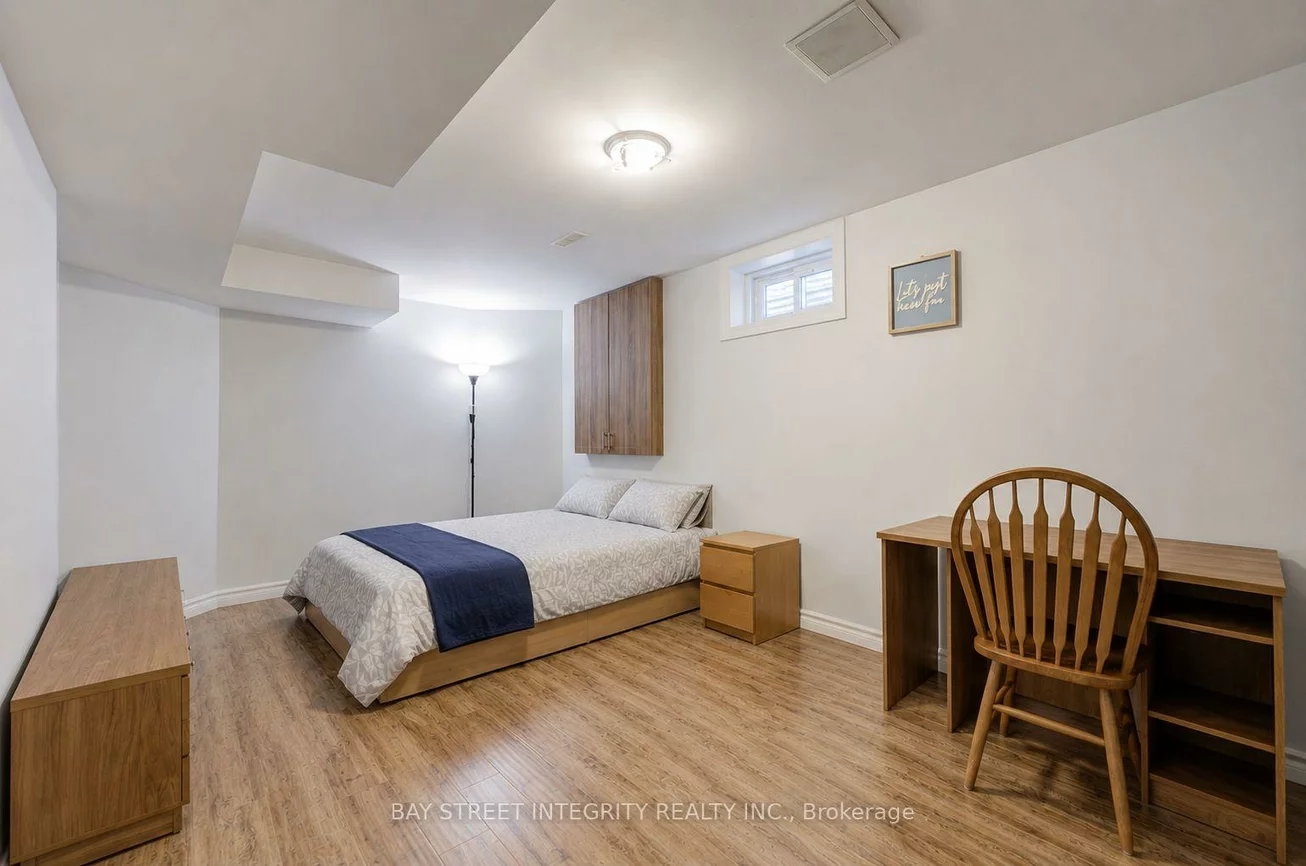 753, College Manor, Gorham-College Manor, Newmarket