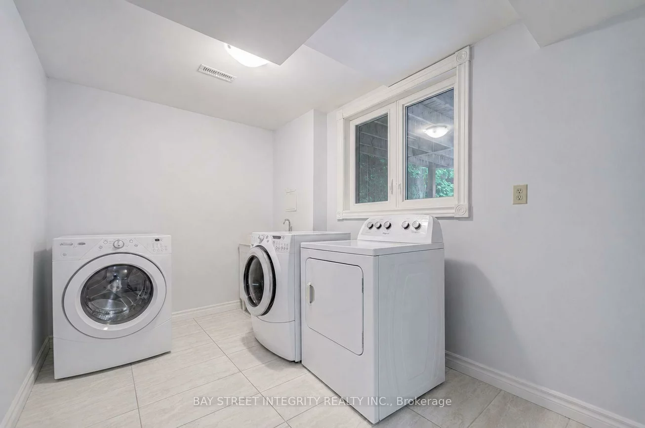 753, College Manor, Gorham-College Manor, Newmarket