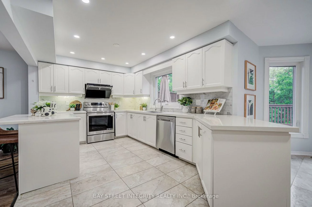 753, College Manor, Gorham-College Manor, Newmarket