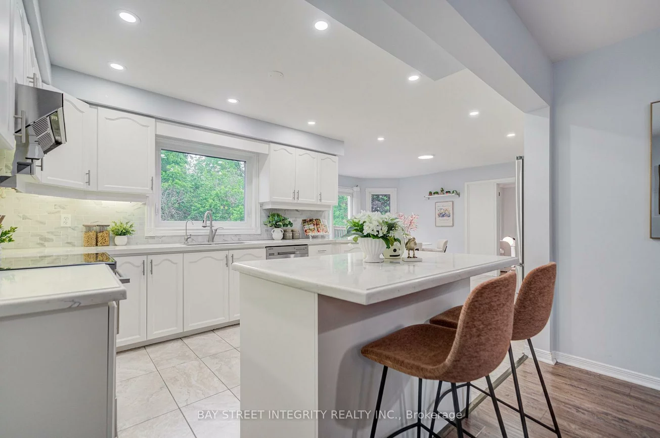 753, College Manor, Gorham-College Manor, Newmarket