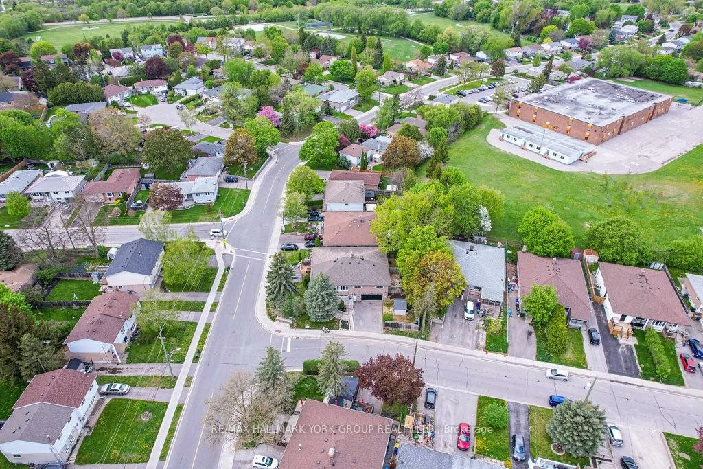 689, Sunnypoint, Huron Heights-Leslie Valley, Newmarket