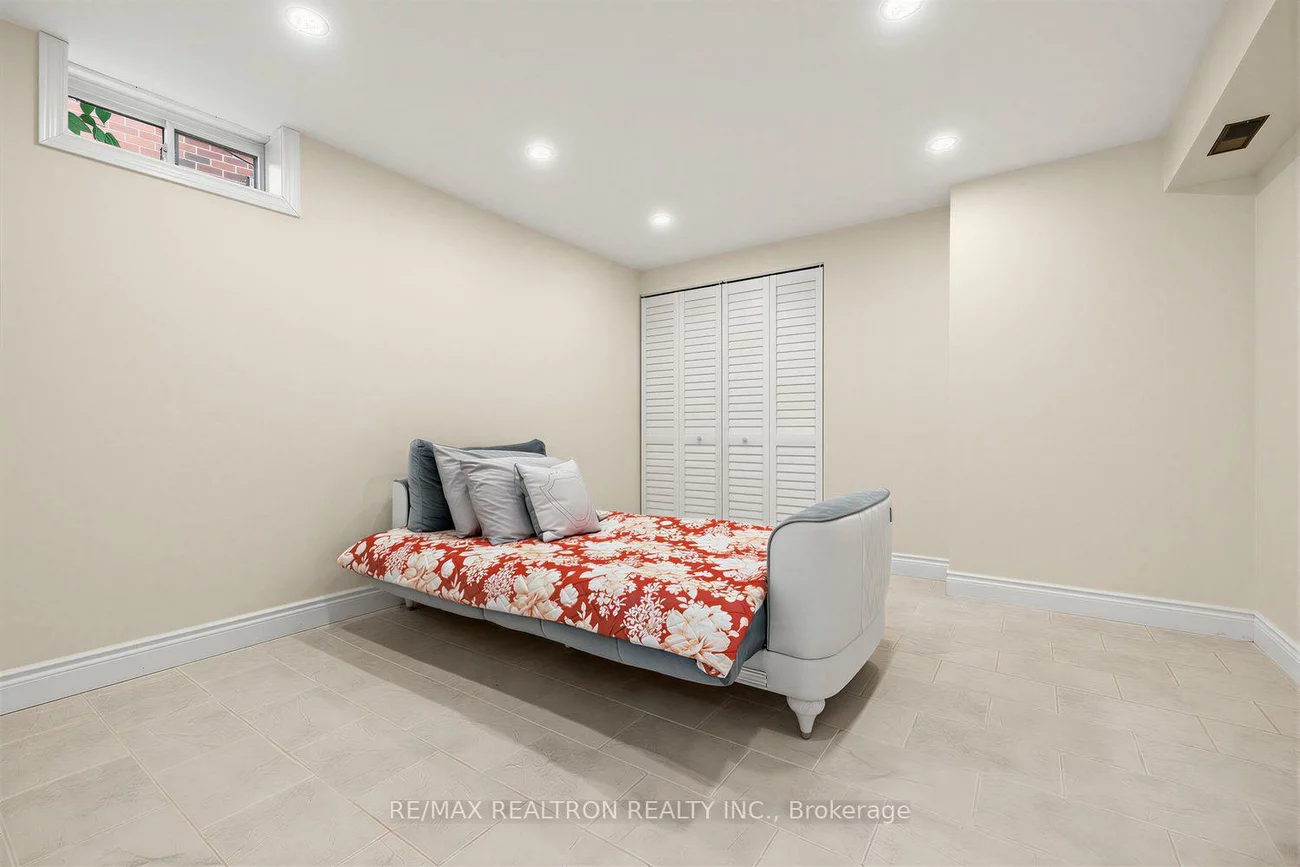 416, Alex Doner, Glenway Estates, Newmarket