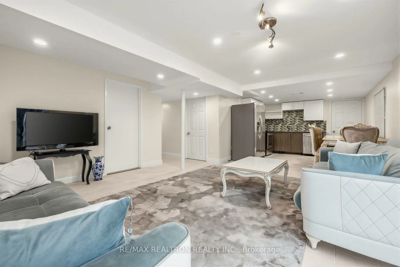 416, Alex Doner, Glenway Estates, Newmarket