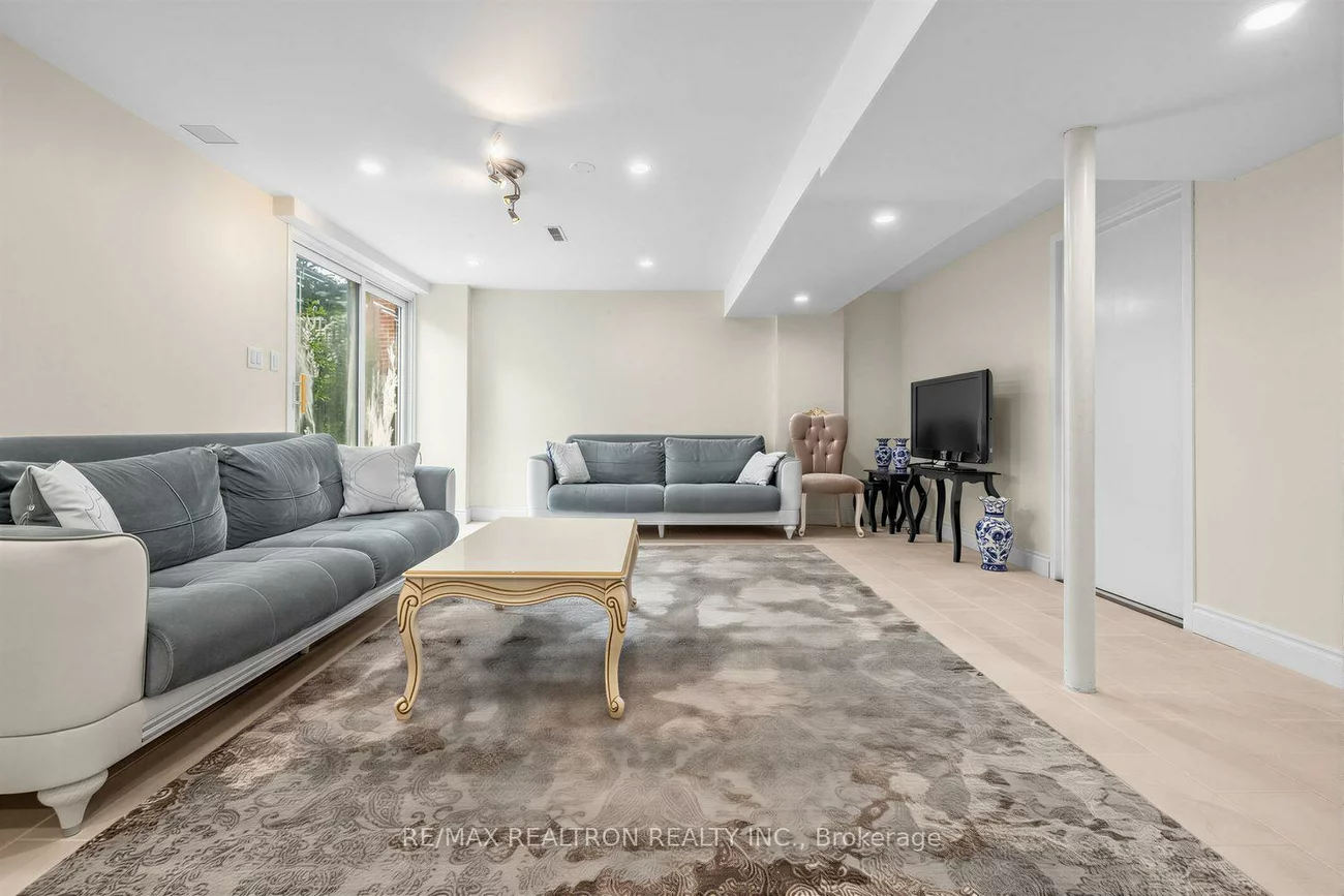 416, Alex Doner, Glenway Estates, Newmarket