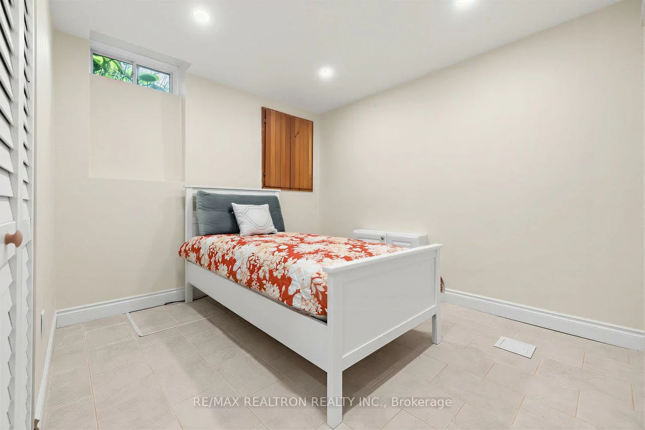 416, Alex Doner, Glenway Estates, Newmarket