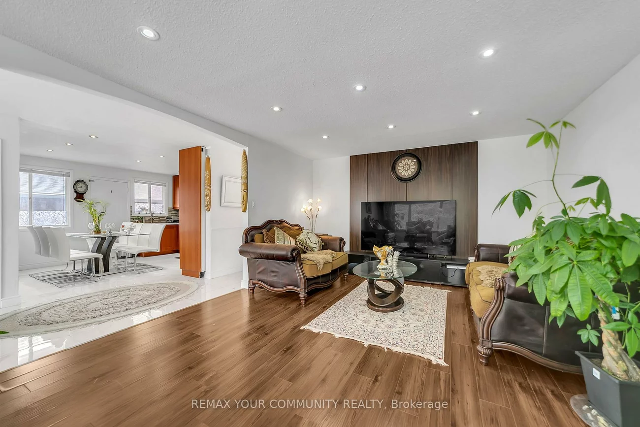 210, Currey, Central Newmarket, Newmarket