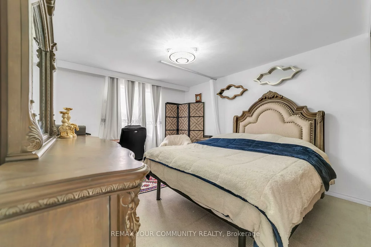 210, Currey, Central Newmarket, Newmarket