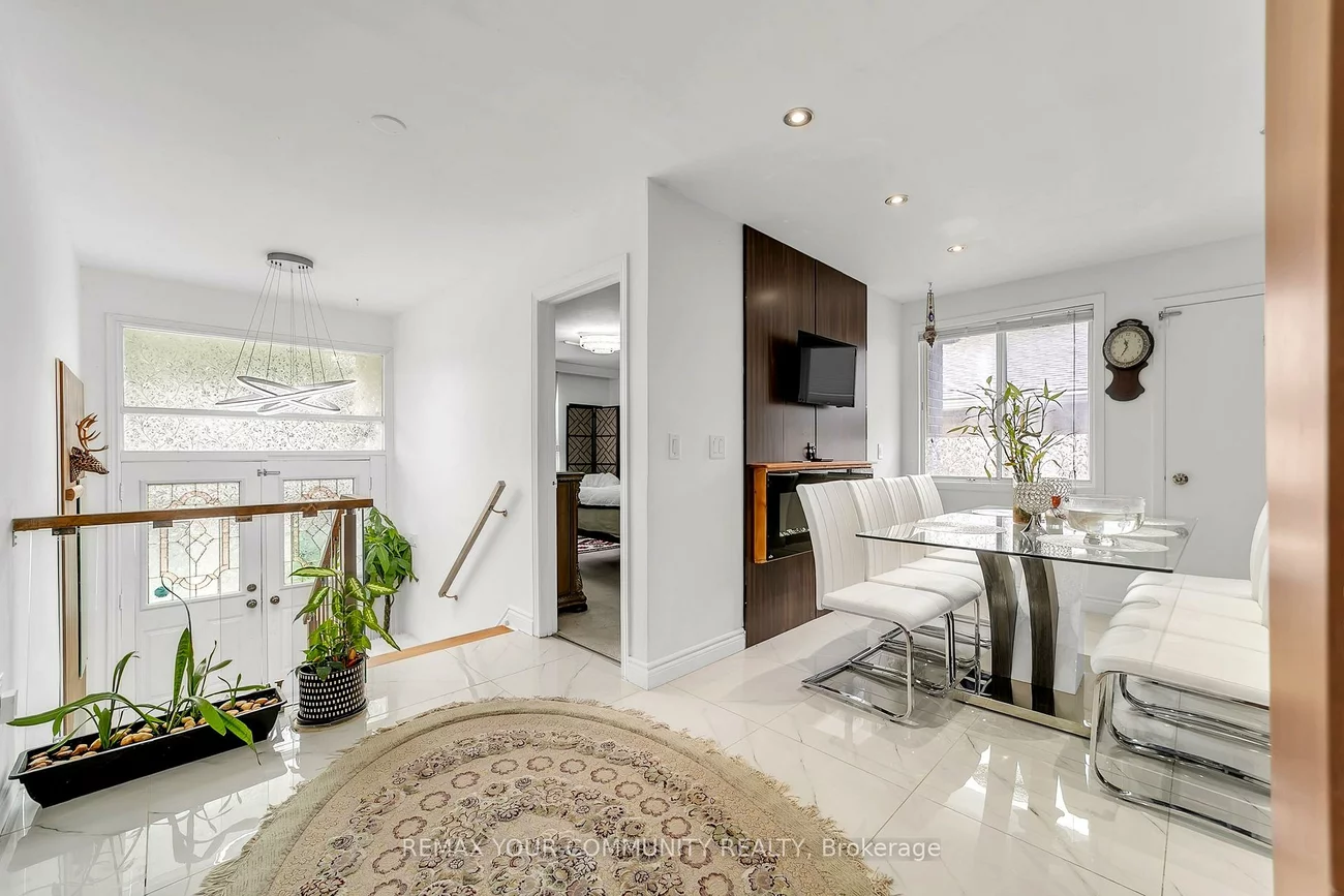 210, Currey, Central Newmarket, Newmarket
