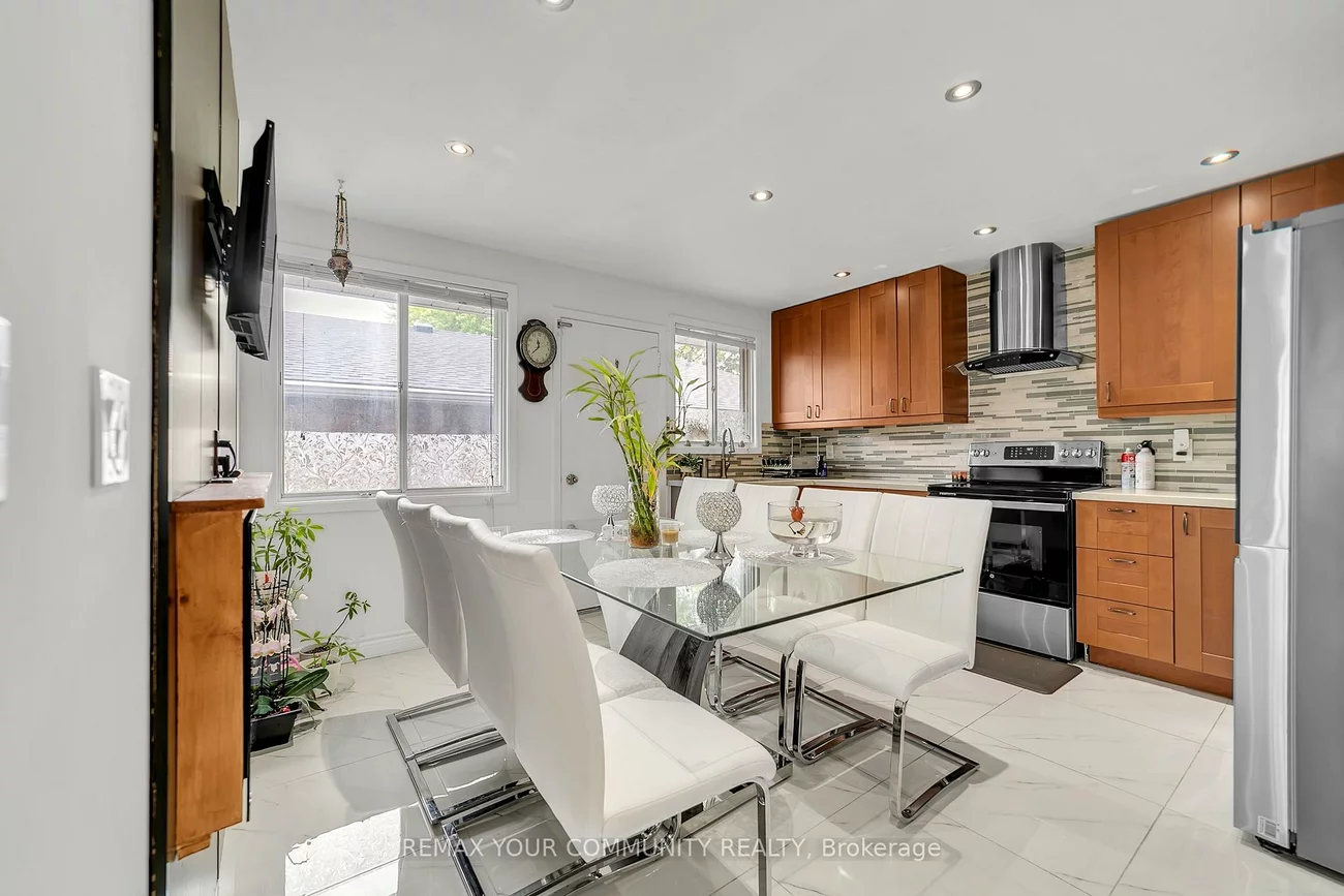 210, Currey, Central Newmarket, Newmarket
