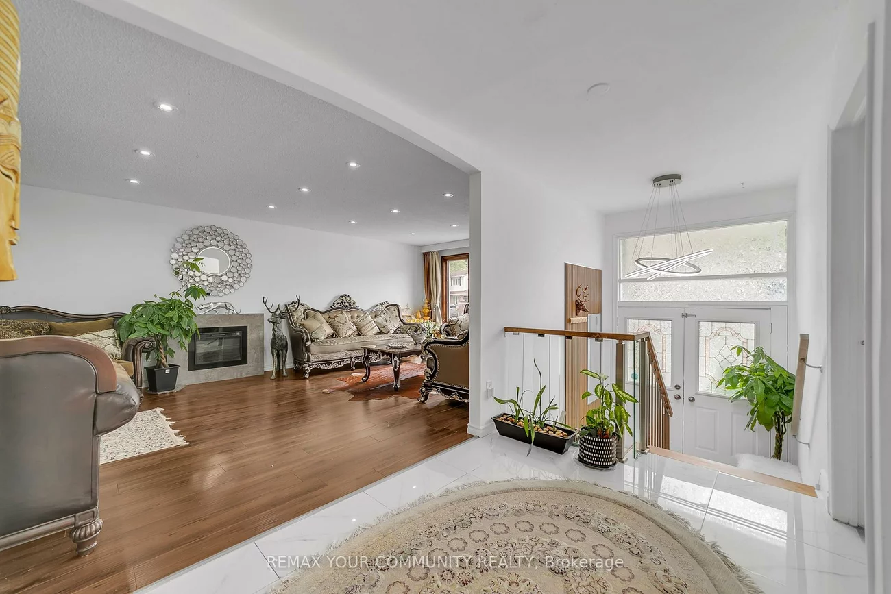 210, Currey, Central Newmarket, Newmarket