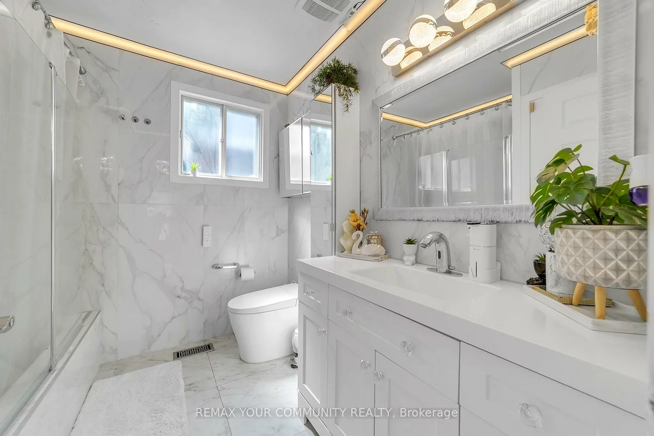 210, Currey, Central Newmarket, Newmarket