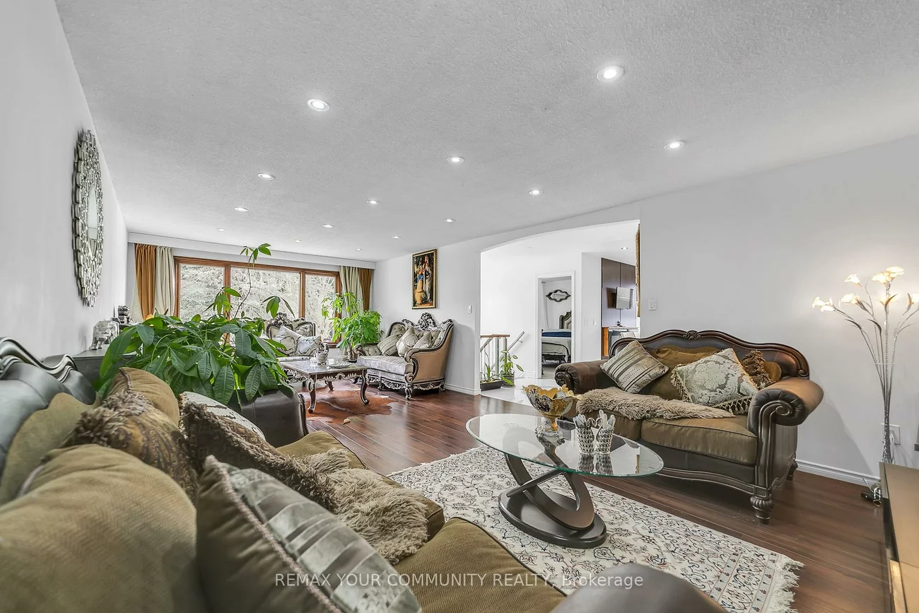 210, Currey, Central Newmarket, Newmarket