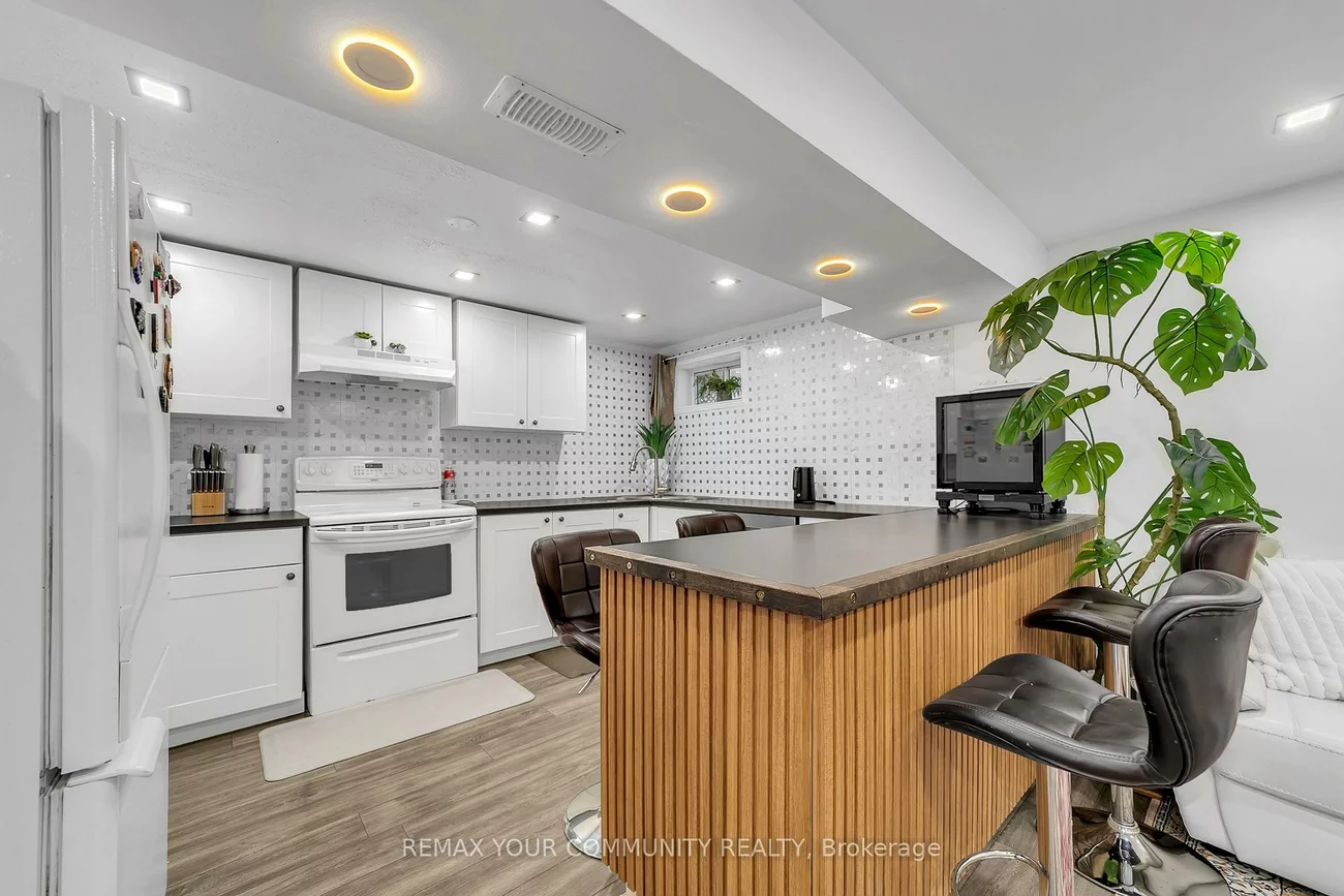 210, Currey, Central Newmarket, Newmarket