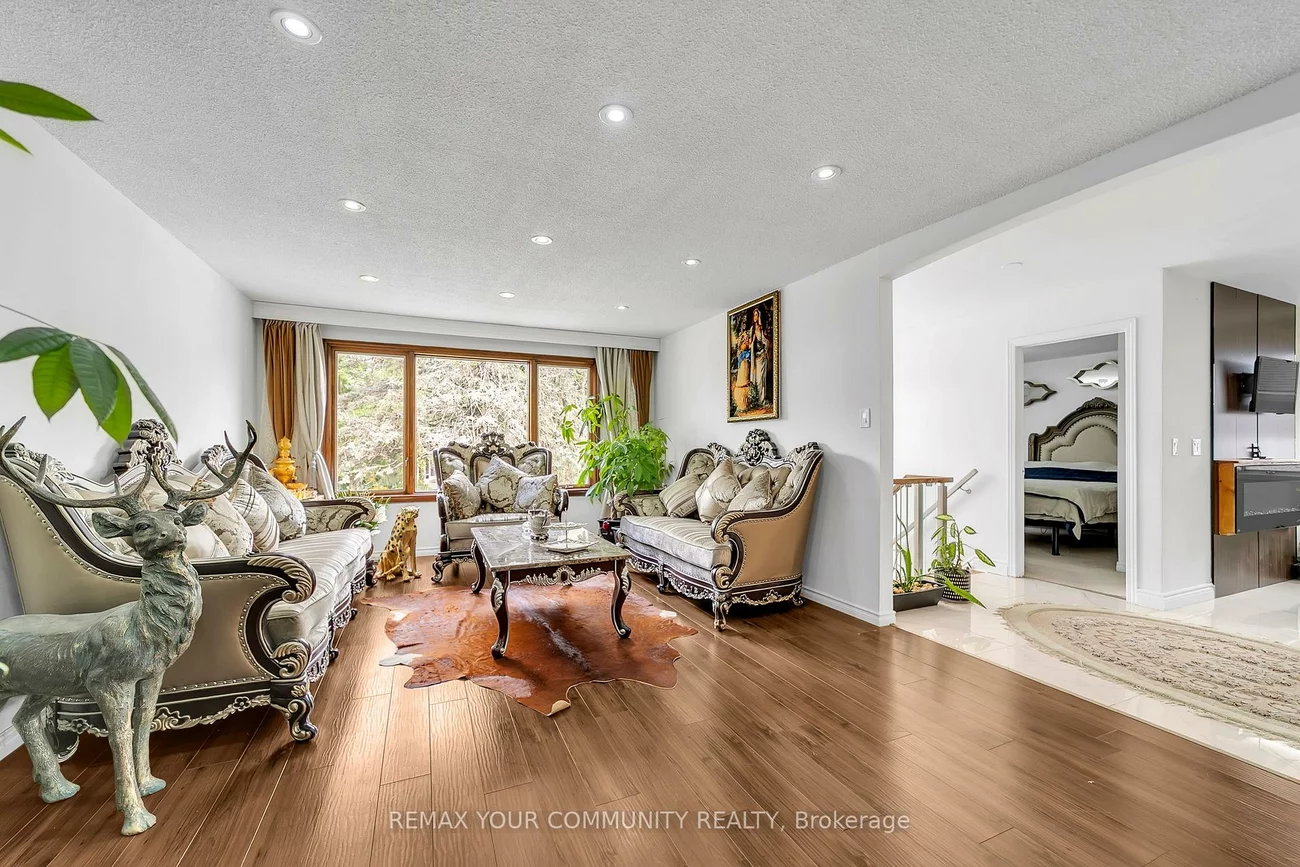 210, Currey, Central Newmarket, Newmarket