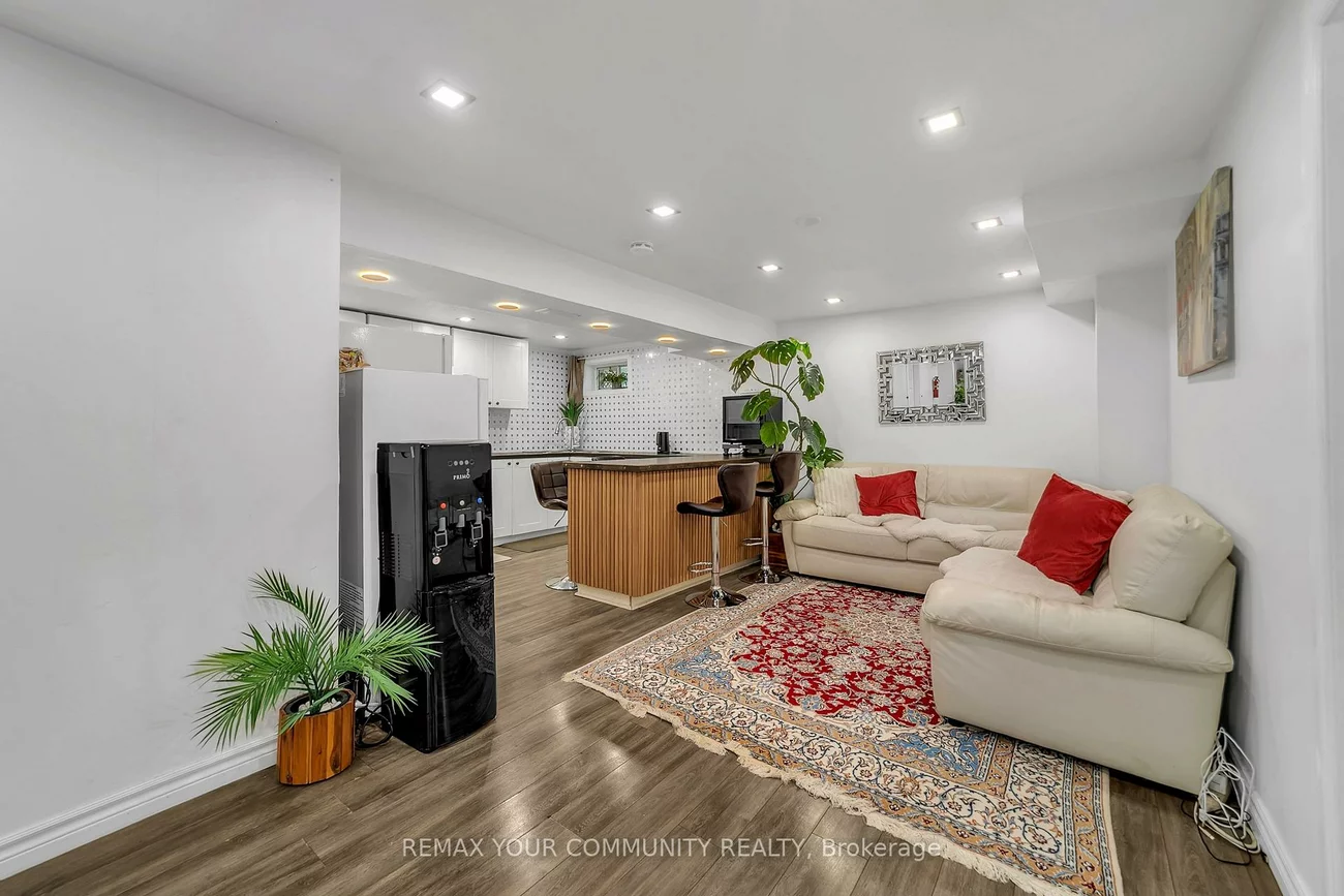 210, Currey, Central Newmarket, Newmarket