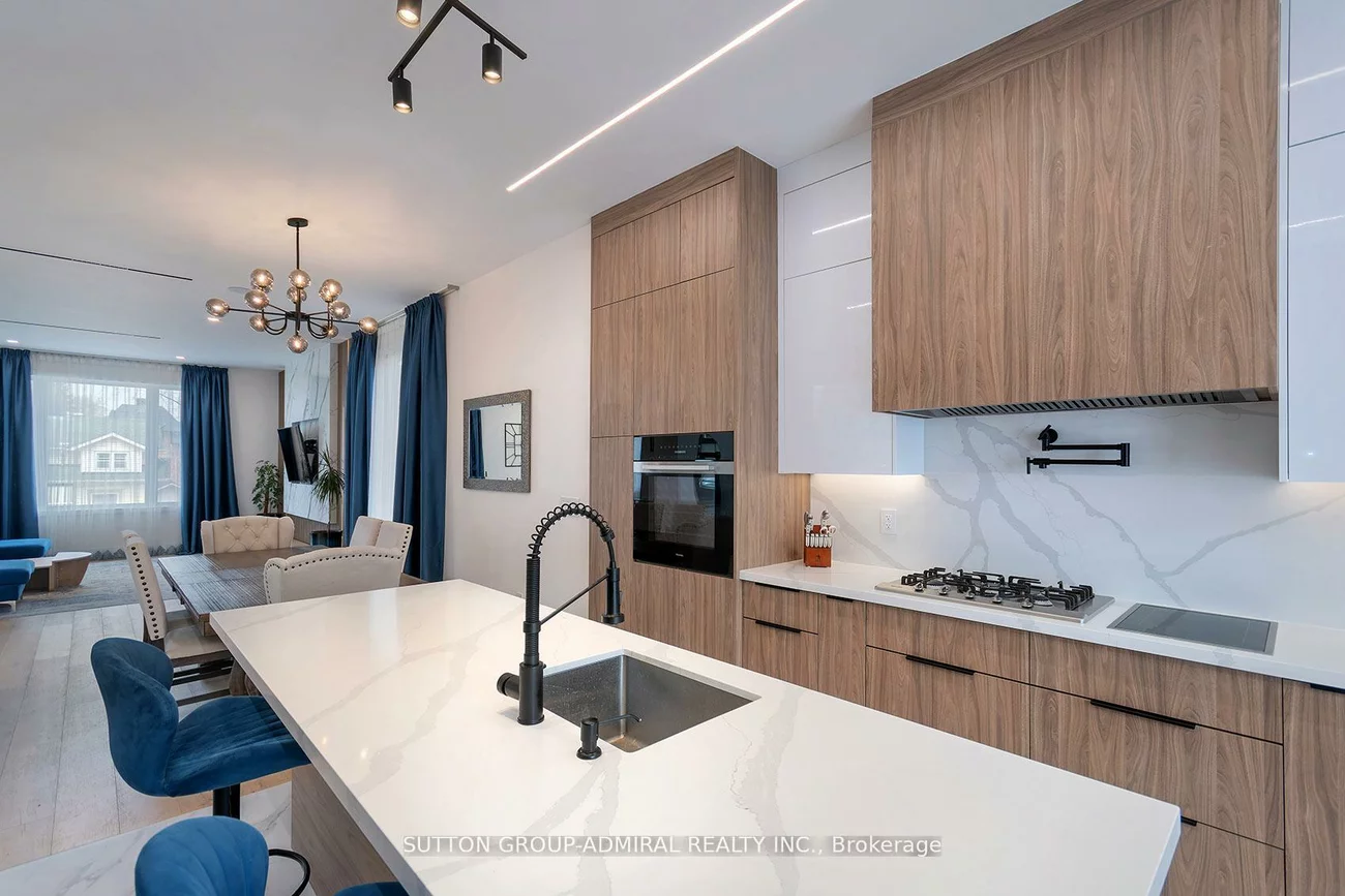 582, Gorham, Gorham-College Manor, Newmarket