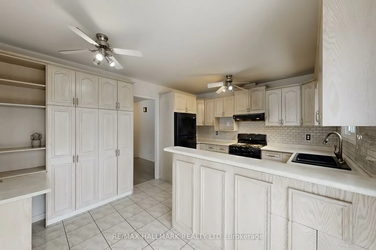 1022, Janette, Huron Heights-Leslie Valley, Newmarket