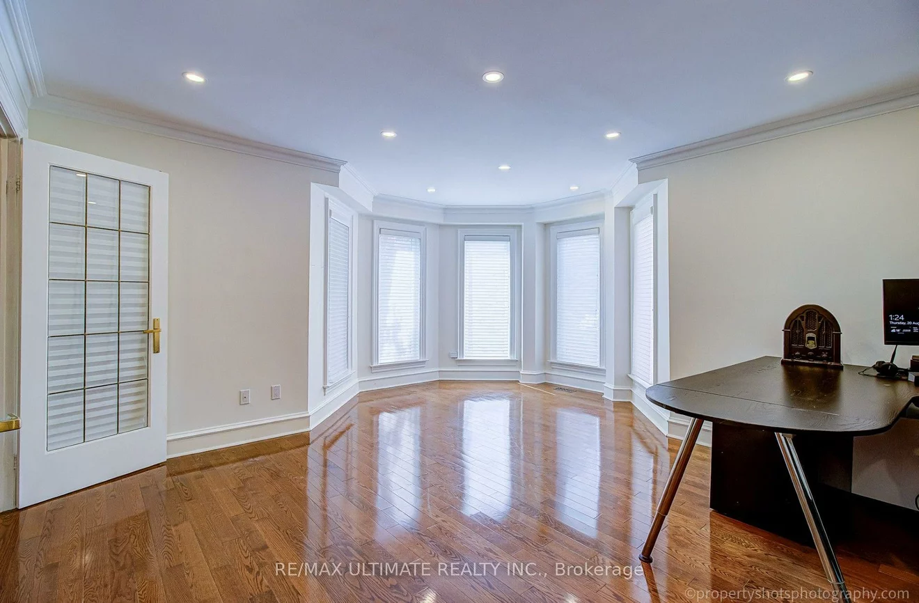 351, Fairway, Glenway Estates, Newmarket