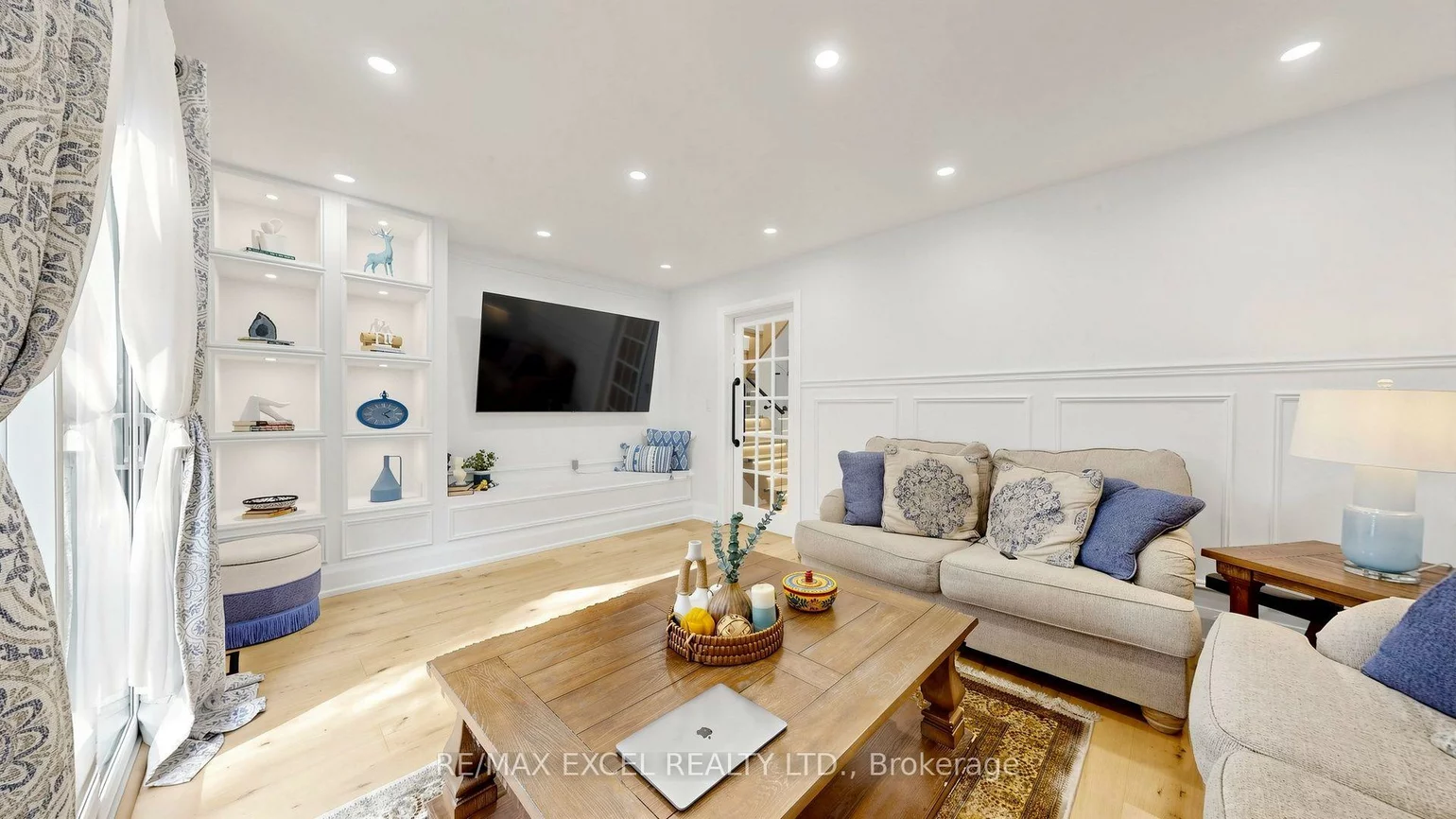 800, Pam, Huron Heights-Leslie Valley, Newmarket