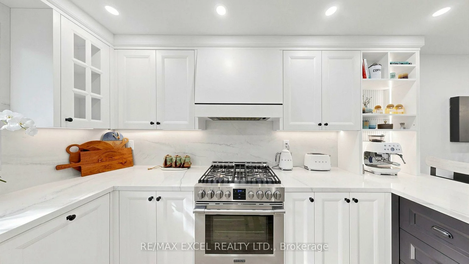 800, Pam, Huron Heights-Leslie Valley, Newmarket
