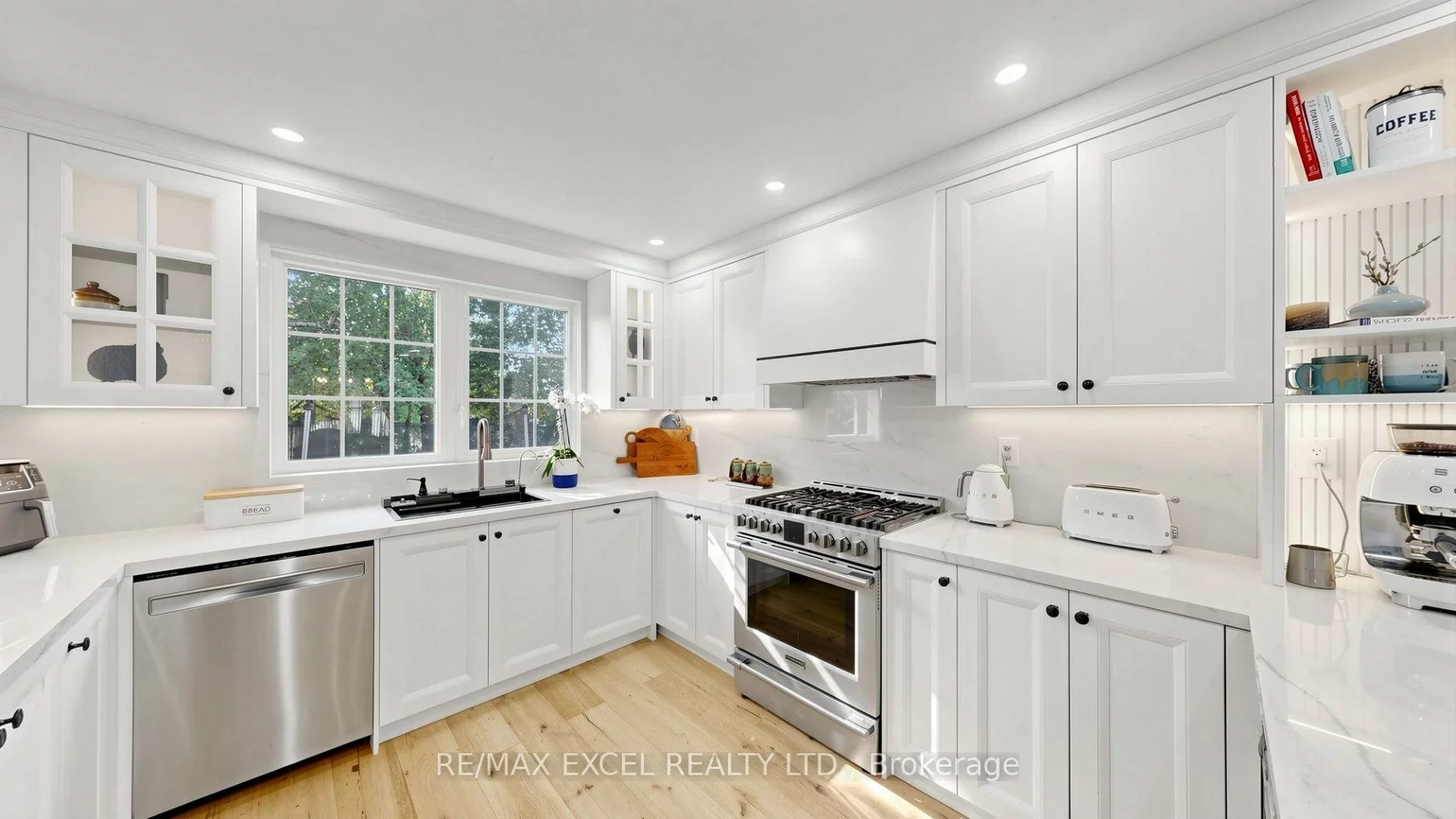 800, Pam, Huron Heights-Leslie Valley, Newmarket
