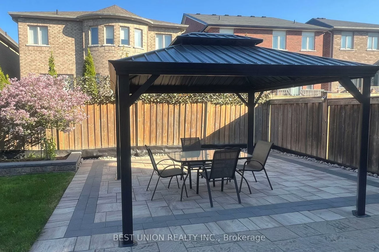 1183, Mctavish, Stonehaven-Wyndham, Newmarket