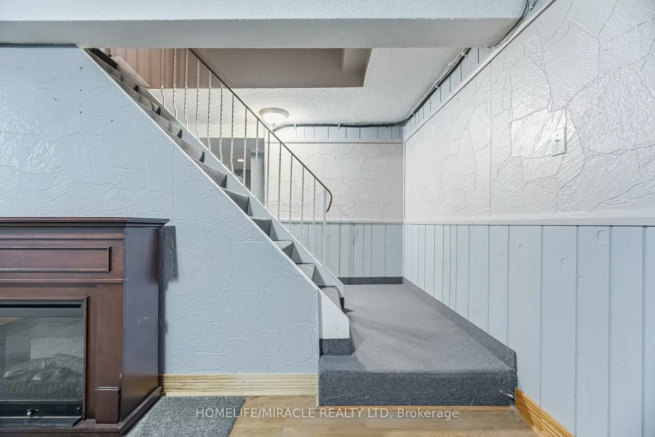 413, Terry, Central Newmarket, Newmarket