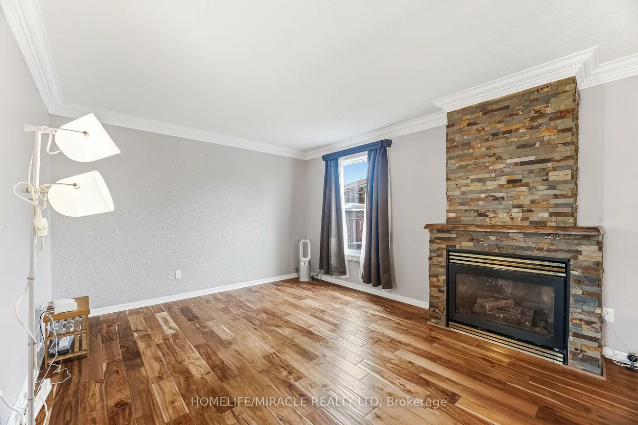 413, Terry, Central Newmarket, Newmarket