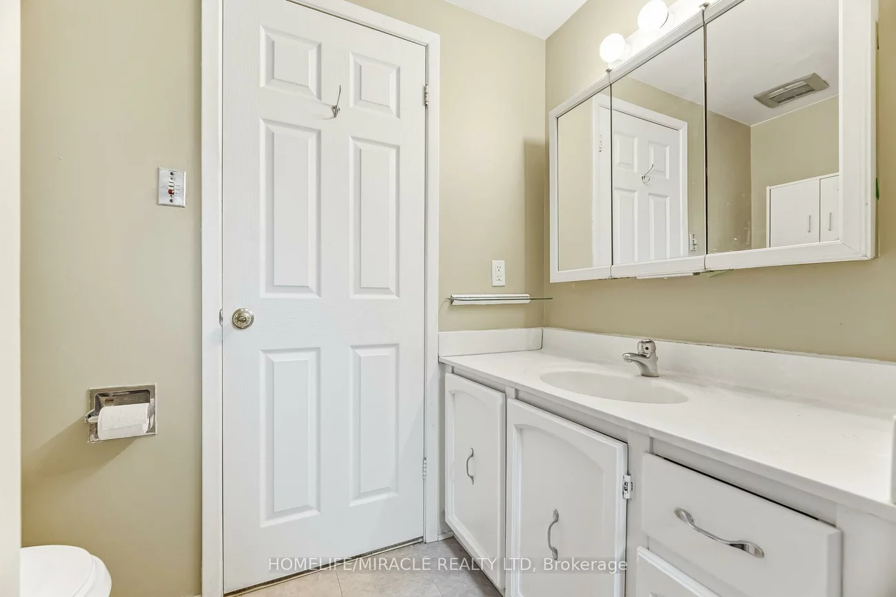 413, Terry, Central Newmarket, Newmarket
