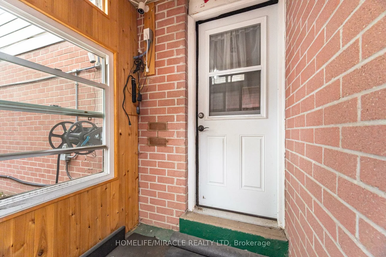 413, Terry, Central Newmarket, Newmarket