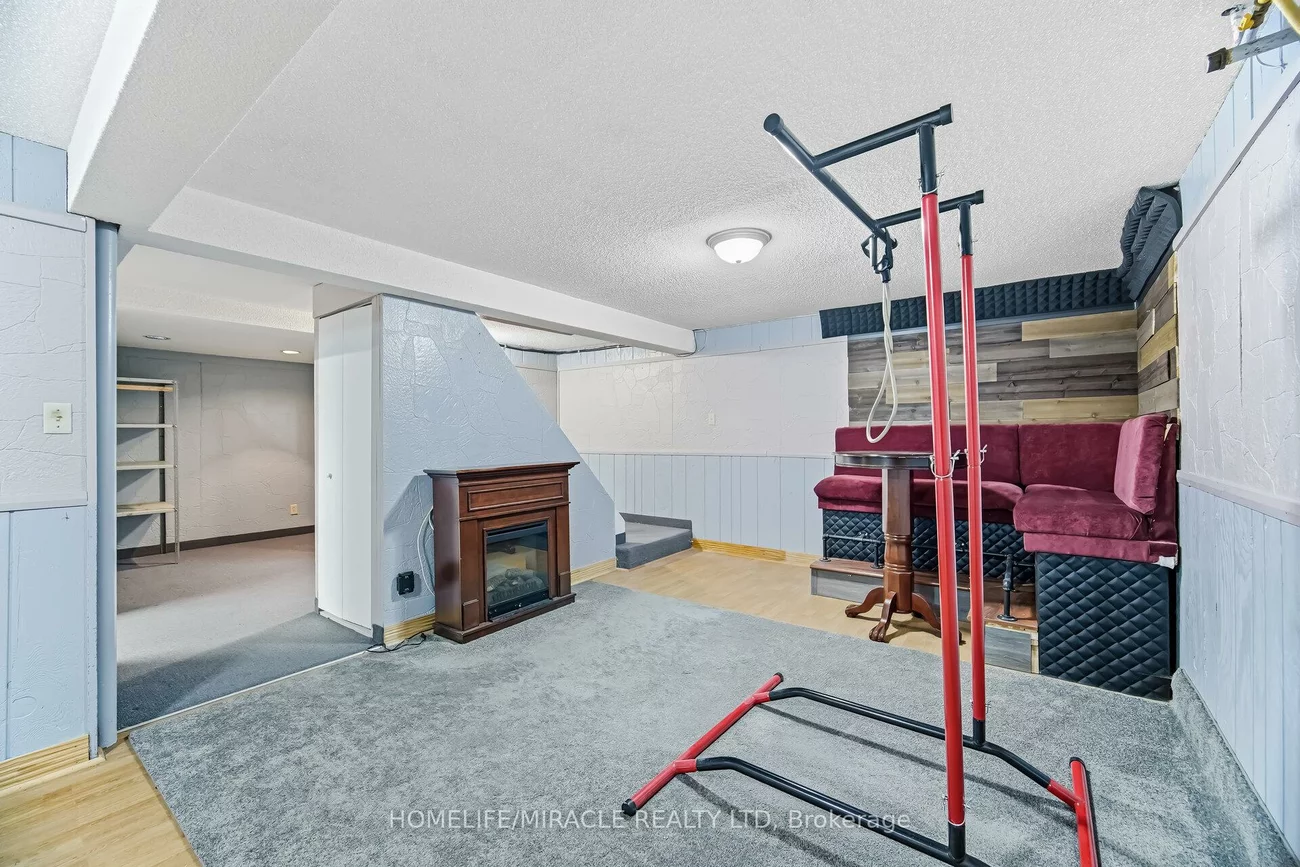 413, Terry, Central Newmarket, Newmarket