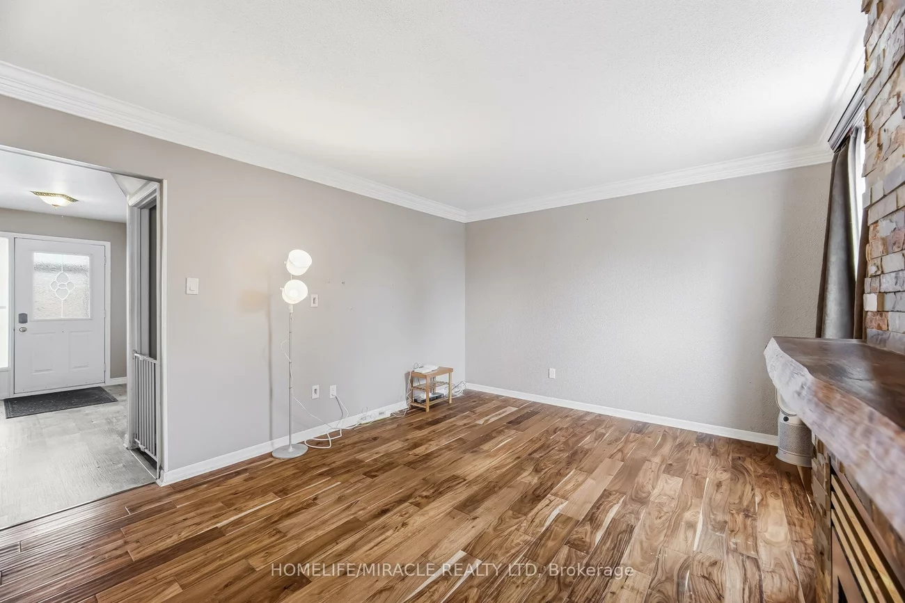 413, Terry, Central Newmarket, Newmarket