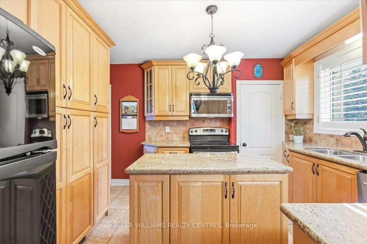 228, Kathryn, Central Newmarket, Newmarket