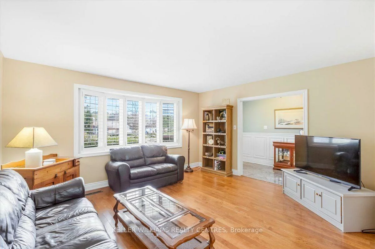 228, Kathryn, Central Newmarket, Newmarket