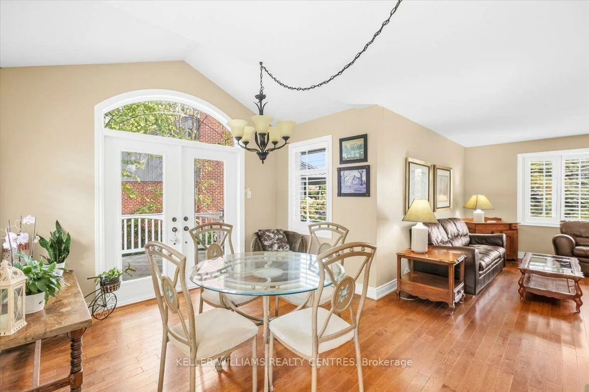 228, Kathryn, Central Newmarket, Newmarket