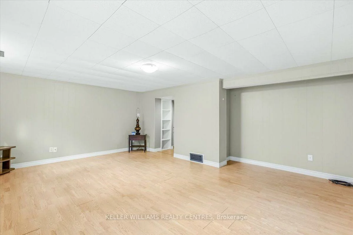 228, Kathryn, Central Newmarket, Newmarket