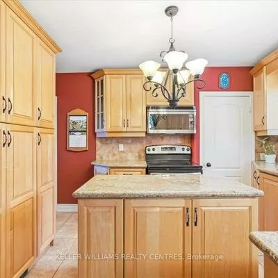 228, Kathryn, Central Newmarket, Newmarket
