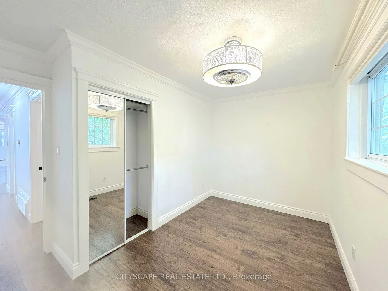 60, Hillview, Bristol-London, Newmarket