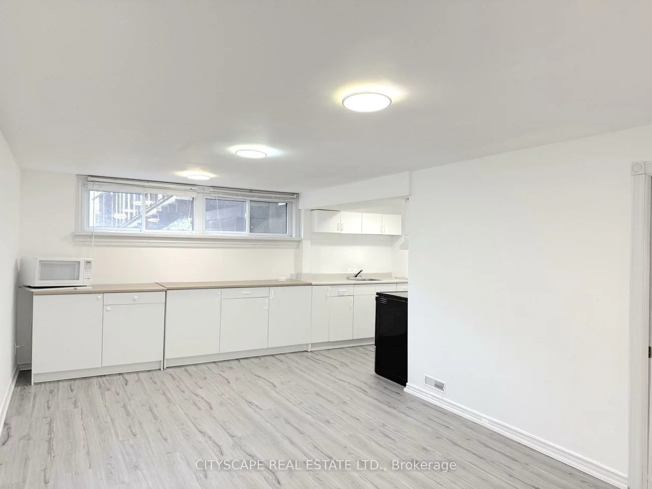 60, Hillview, Bristol-London, Newmarket