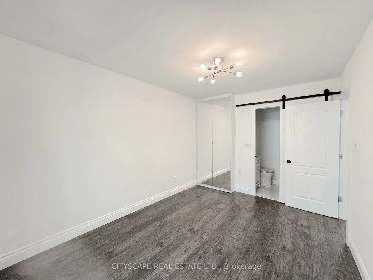 60, Hillview, Bristol-London, Newmarket