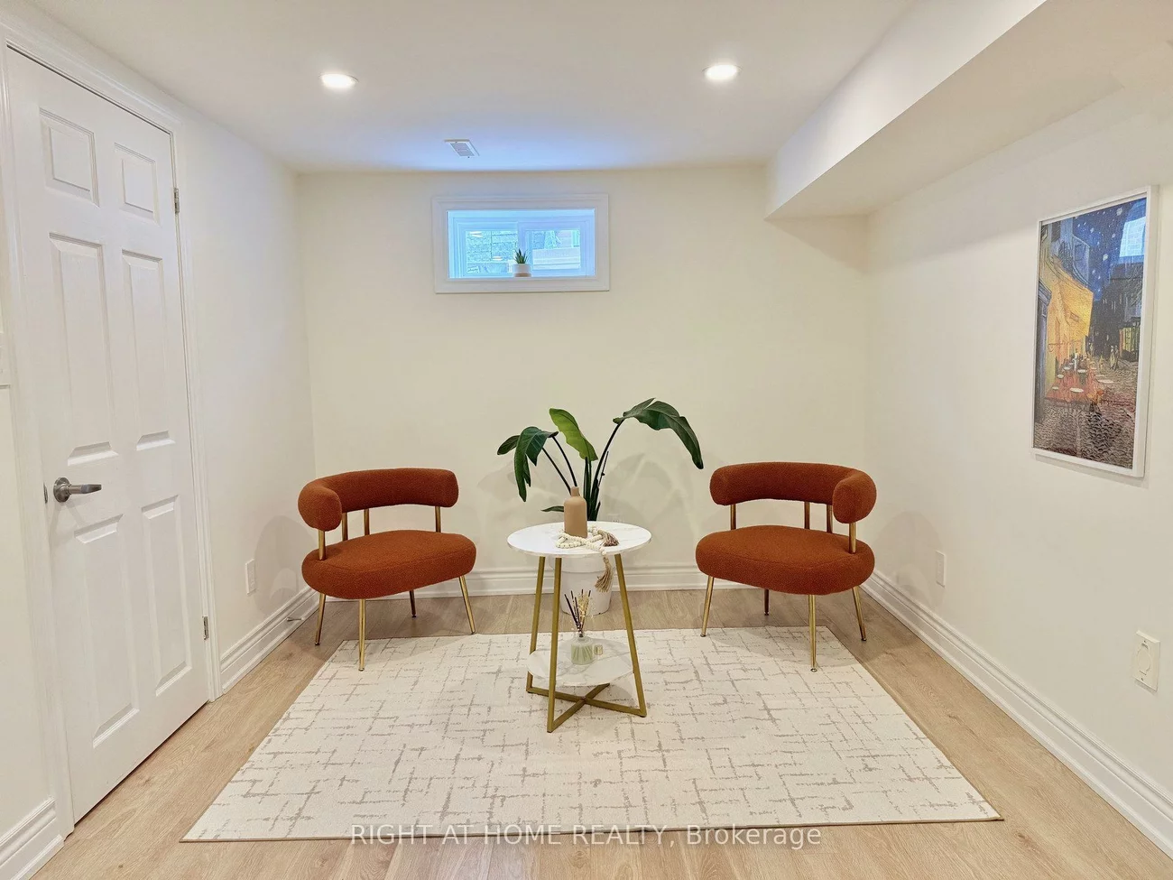 315, Roywood, Central Newmarket, Newmarket