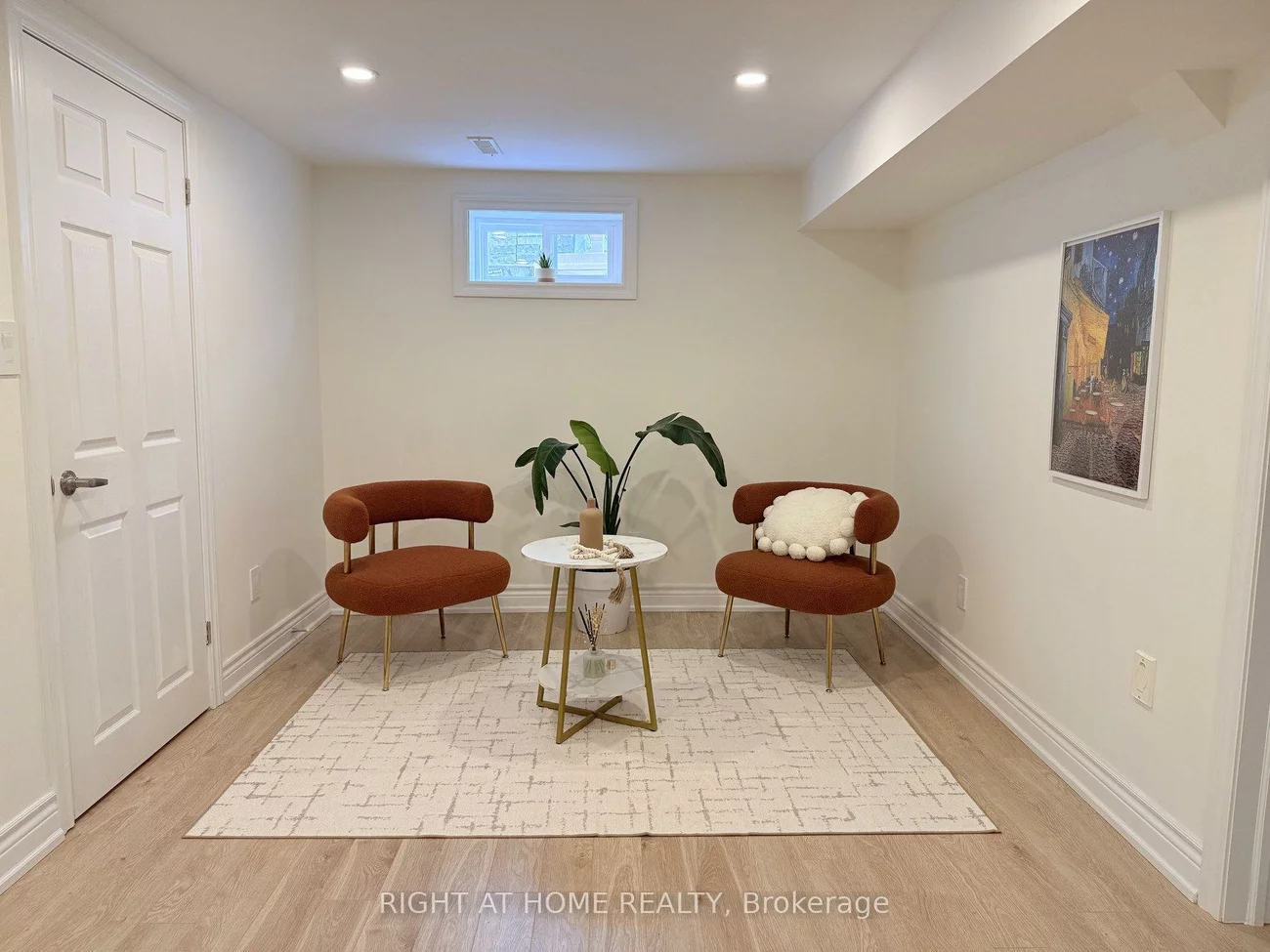 315, Roywood, Central Newmarket, Newmarket