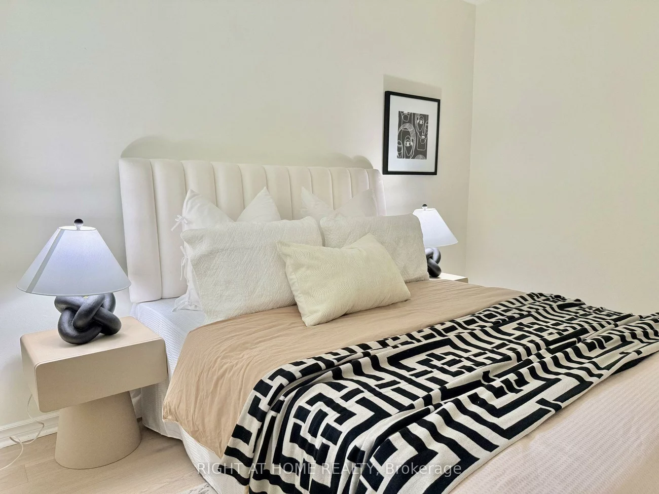 315, Roywood, Central Newmarket, Newmarket