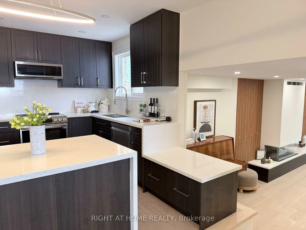 315, Roywood, Central Newmarket, Newmarket