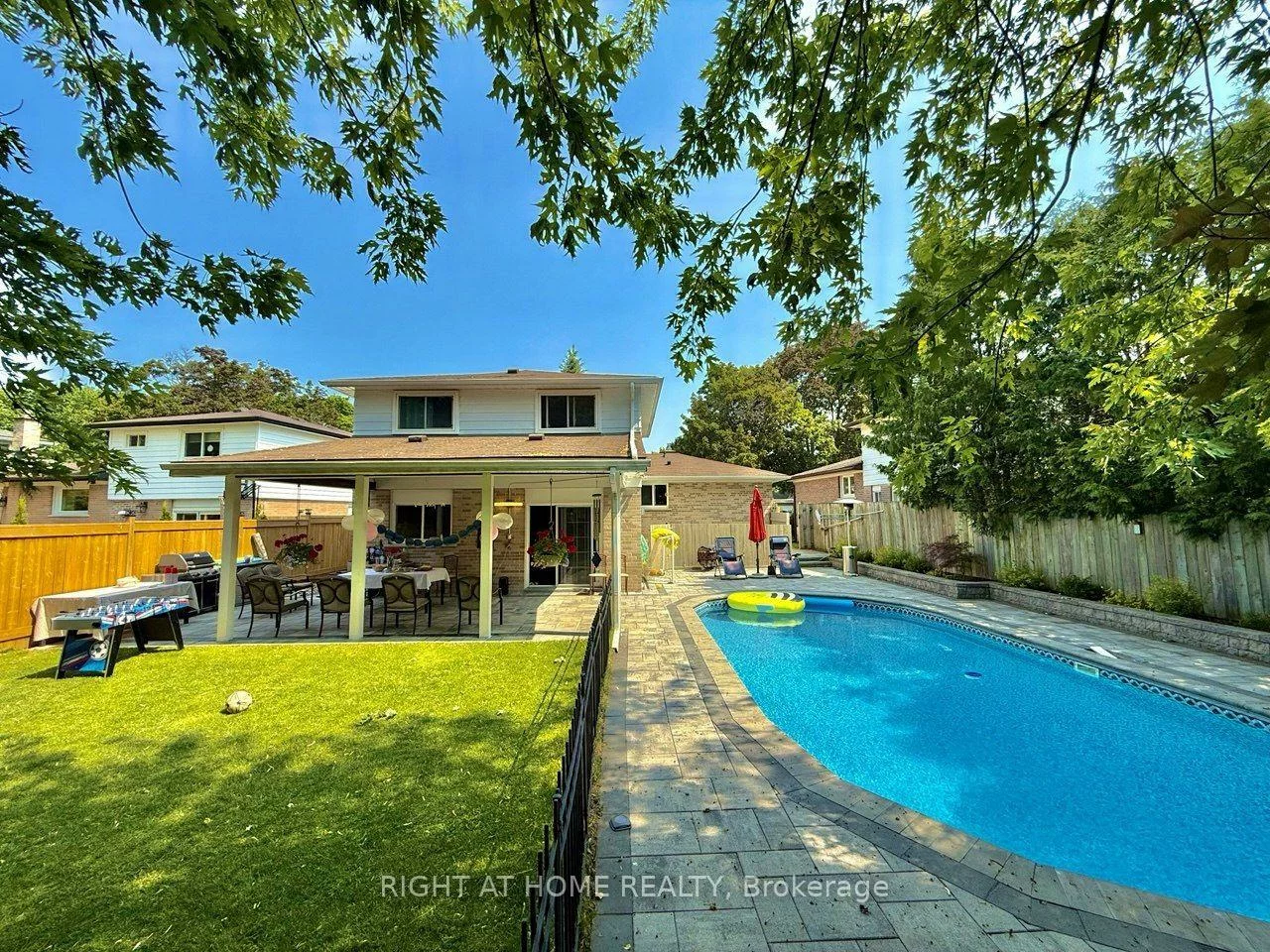 315, Roywood, Central Newmarket, Newmarket