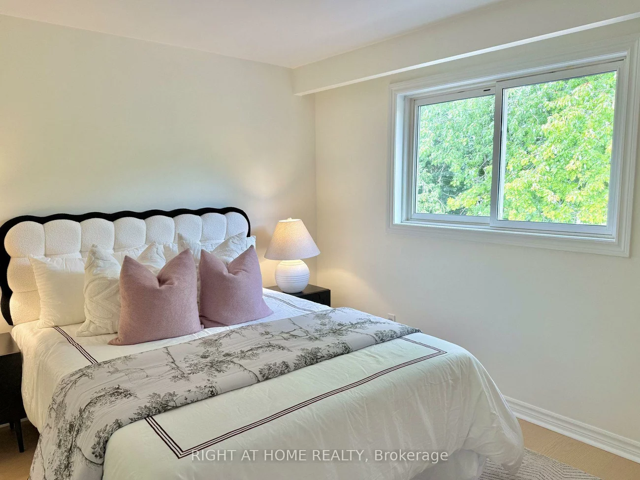 315, Roywood, Central Newmarket, Newmarket