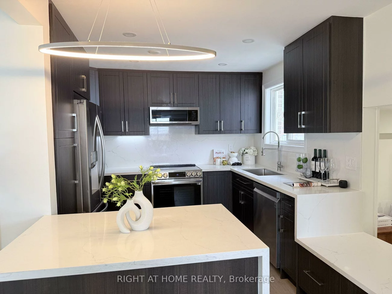 315, Roywood, Central Newmarket, Newmarket