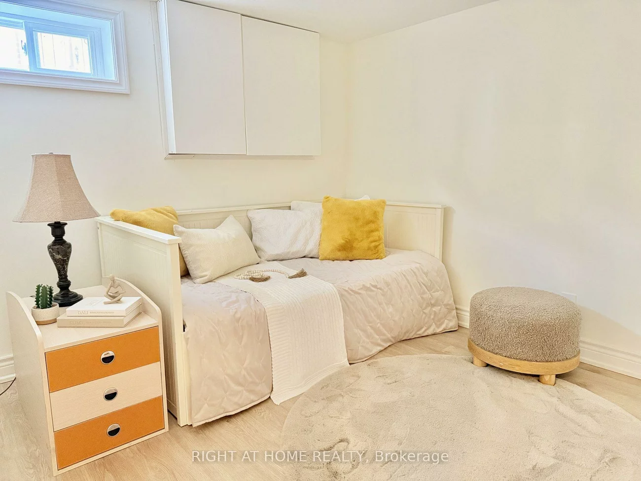 315, Roywood, Central Newmarket, Newmarket
